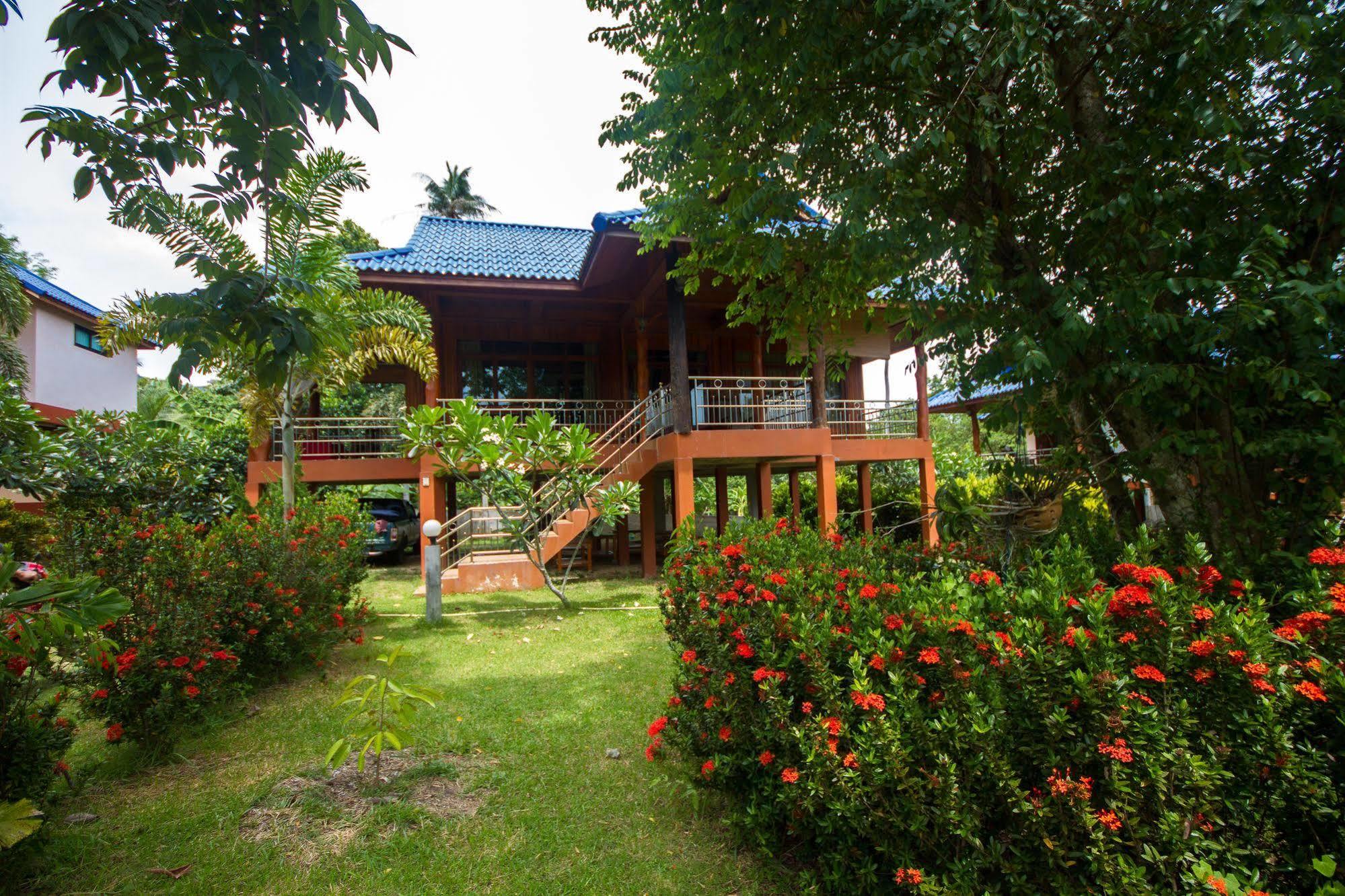 Bor Hin Resort Baan Tai Exterior photo